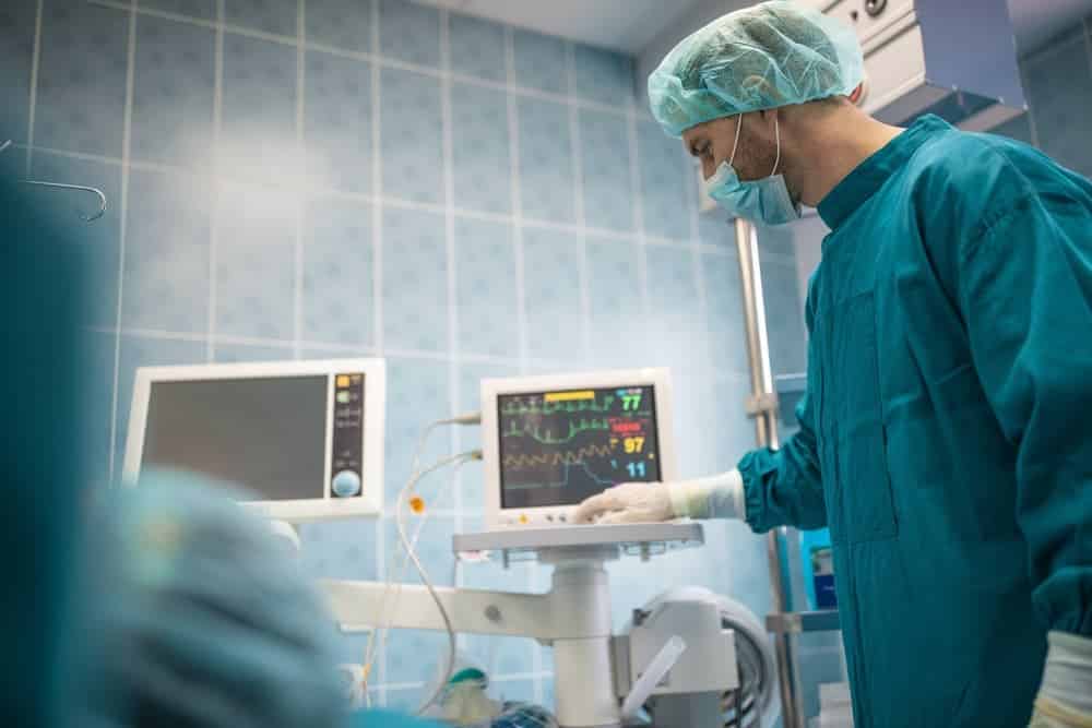 surgeon-with-medical-device
